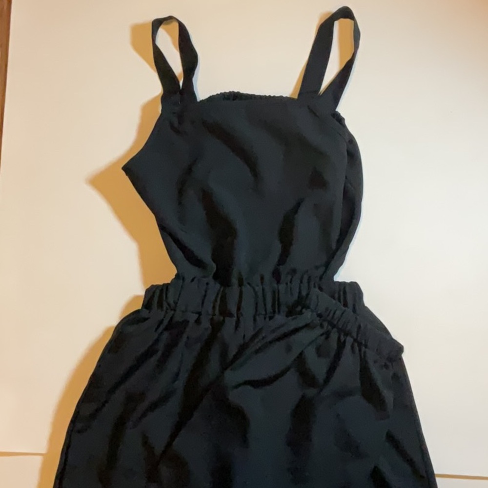 Open back Jumpsuit - Picture 5 of 9